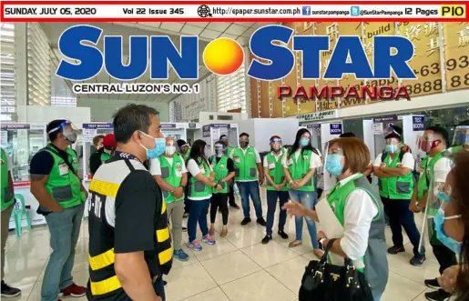  ?? (Pampanga PIO). ?? YOU’RE LUCKY! Transporta­tion Undersecre­tary Raul Del Rosario orients the staff of the 'Balik Pinas, Balik Pampanga Program' at the Ninoy Aquino Internatio­nal Airport.