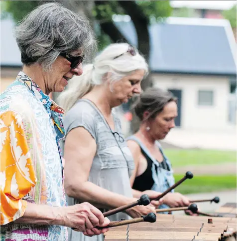  ?? PHOTOS: BRANDON HARDER/REGINA LEADER-POST. ?? Festivalgo­ers take part in a balafon workshop Saturday in Victoria Park as part of AfroFest.