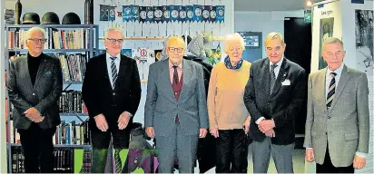  ?? FOTO: PRIVAT ?? Från höger Olof Thodén, Kaj Bergman, Nellie Henriksson, Bruno Österlund, Peter Werthmann och Bengt Lundström.