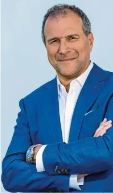  ?? Foto: Ralf Lienert ?? Zwölf Jahre lang war Alexander Hold Fernsehric­hter. Damit ist jetzt Schluss. Hold ist für die Freien Wähler in den Landtag eingezogen.