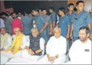  ?? AP DUBE/HT PHOTO ?? Bihar CM Nitish Kumar with NDA leaders at the dinner party in Patna, Bihar, on Thursday.