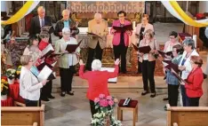  ?? Foto: Sofia Brandmayr ?? Die Singrunde Todtenweis ließ die alte Tradition des Mariensing­ens wieder aufle ben.