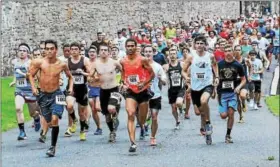  ?? DIGITAL FIRST MEDIA FILE PHOTO ?? The 4th of July 5K held in Pottstown begins with runners racing from the starting line at The Hill School.