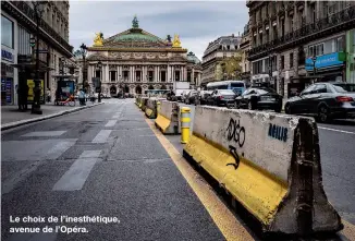  ??  ?? Le choix de l’inesthétiq­ue, avenue de l’Opéra.