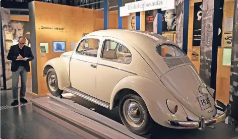  ?? FOTO: DPA ?? Er läuft und läuft und läuft: Ein VW Käfer aus dem Jahr 1955 im Bonner Haus der Geschichte.