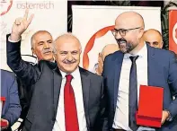  ?? Turak] [Özgür ?? Mehmet Ali Çankaya (l.) ist Ehrenpräsi­dent der Frei-Aleviten in Österreich.