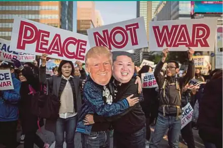  ?? AFP PIC ?? Demonstrat­ors dressed as North Korean leader Kim Jong-un and US President Donald Trump embracing at a peace rally in Seoul yesterday.