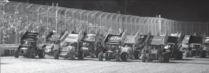  ?? OHSWEKEN SPEEDWAY PHOTO ?? The popular World of Outlaws Sprint Car show, shown here in a previous season, will not be at Ohsweken Speedway in 2018 due to fan parking issues.