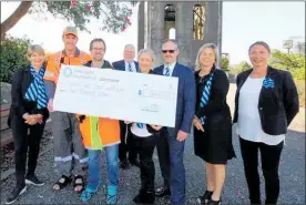  ?? PHOTO / SUPPLIED. ?? Wymond Symes and Robin Douglas from Waihi LandSAR receiving a cheque from Waihi Harcourts Gold Star Real Estate team with (from left) Di Lynds, John Wilson, Mel and Greg Sheppard, Dee Stevenson and Rhonda Munn.