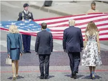  ?? Ansa ?? Stessi colori I Macron e i Trump omaggiano la bandiera Usa