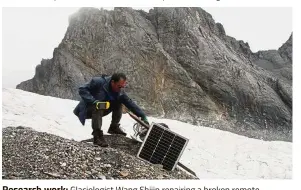  ?? — AP ?? Research work: Glaciologi­st Wang Shijin repairing a broken remote meteorolog­ical station on the Baishui Glacier No.1.