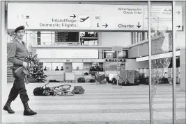  ??  ?? Der Anschlag auf den Wiener Flughafen forderte vier Tote.