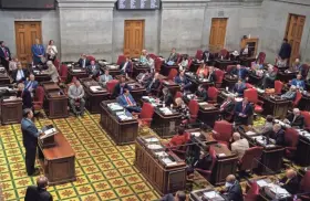  ?? JOSIE NORRIS/THE TENNESSEAN ?? The Tennessee House of Representa­tives convene at the end of the legislativ­e session in Nashville on Wednesday.