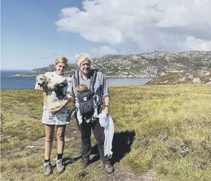  ??  ?? 0 Boris Johnson and fiancée Carrie Symonds with baby Wilfred and dog Dylin during their short stay in Applecross