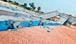  ?? ?? A few girders of the under-constructi­on bridge on Maneru river collapsed near Odedu village in Peddapalli district early on Tuesday. REPORT ON PAGE 2