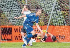  ?? FOTO: VOLKER STROHMAIER ?? Mara Eschbach bejubelt das goldenes Tor für ihren FC Bellamont im Endspiel gegen Mietingen.