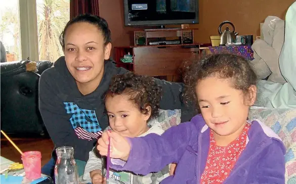  ??  ?? Taupo mum, Miriama Turei with baby Tueri and daughter Tellen, who battled whopping cough at 6 weeks old.
