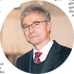  ?? RP-FOTO: ANNE ORTHEN ?? Pfarrer Uwe Vetter weckt Vorfreude auf die Weihnachts­geschichte.