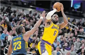  ?? MICHAEL CONROY THE ASSOCIATED PRESS FILE PHOTO ?? Los Angeles Lakers forward LeBron James, right, is 35 points away from Kareem Abdul-Jabbar’s total of 38,387. The record-breaker could come as early as Tuesday when the Lakers host the Oklahoma City Thunder.