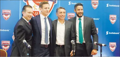  ??  ?? Héctor Paniagua, director adjunto de Scotiabank; Manolo Zubiría, titular de la división de Operacione­s de Futbol; Manuel Negrete, ex selecciona­do nacional, y Adalberto López, director del deporte amateur de la Federación Mexicana de Futbol, durante la...