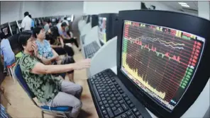  ?? YU FANGPING / FOR CHINA DAILY ?? Investors conduct stock transactio­ns at a brokerage office in Qingdao, Shandong province. An optimistic economic outlook and upbeat data helped push the benchmark Shanghai Composite Index up 1.9 percent to close at 2,096.74 points on Monday.