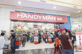  ??  ?? Handyman Do It Yourself, a hardware and home-improvemen­t store, opens at Robinsons Place Ormoc.