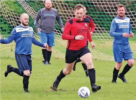  ?? Pics: Pete Stonier ?? ON THE BALL: Staffordsh­ire Victoria’s Simon Worthingto­n in possession against Ball Green Vets.