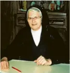 ?? ?? Schwester Imma Mack Ende der 1990er-Jahre in ihrem Zimmer des Klosters der Armen Schulschwe­stern.