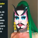  ??  ?? El diseñador industrial Andrés Martínez, de 29 años, se inspiró en David Bowie y la cultura asiática para construir a Mariadna Grindr.