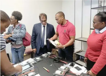  ?? African News Agency (ANA) ?? THE Financial Sector Conduct Authority raided Dr Iqbal Survé’s offices in Cape Town yesterday and tried to confiscate laptops and computer hard drives. | AYANDA NDAMANE