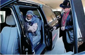  ?? [PHOTO BY CORY YOUNG, TULSA WORLD] ?? David Hitchins, who drives cancer patients to and from their appointmen­ts, opens the door Friday for cancer patient Edward Johnson outside the Oklahoma Cancer Specialist­s and Research Institute.