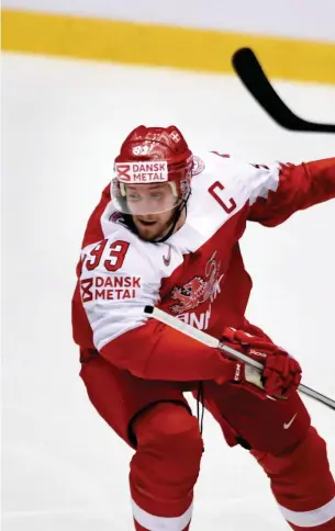  ?? FOTO: LEHTIKUVA/MARTTI KAINULAINE­N ?? Peter Regin är en av tio spelare i det danska laget som får uppleva VM i hemstaden Herning.