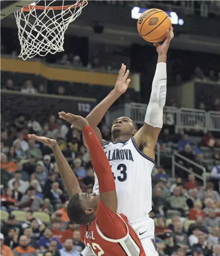  ?? CHARLES LECLAIRE/USA TODAY SPORTS ?? Villanova’s Eric Dixon shoots over Ohio State’s E.J. Liddell on Sunday.