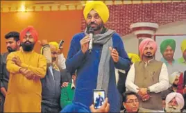  ?? PARDEEP PANDIT/HT ?? Sangrur MP Bhagwant Mann addressing the AAP’s thanksgivi­ng meet of volunteers at Nakodar in Jalandhar on Sunday.