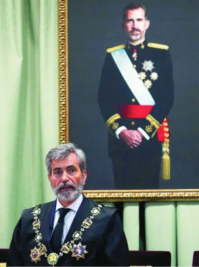  ?? EFE ?? Carlos Lesmes delante de un retrato del Rey Felipe VI