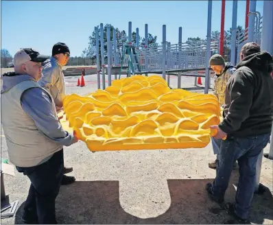  ?? [ADAM CAIRNS/DISPATCH PHOTOS] ?? From left, Phil Pifer, Ronnie Bottoms, Brian Clarkson and Jim Sommerfeld carry a climbing piece for the new disability-friendly part of the Souders Community Playground.