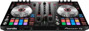  ??  ?? Pioneer DJ hat den DDJ-SR2 mit sinnvollen Detailverb­esserungen ausgestatt­et.