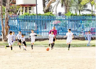  ?? Foto: José Almanza ?? El equipo Toros Gallos registra su primer triunfo del torneo regular de la Liga Petrolera de Futbol Infantil y Juvenil. /