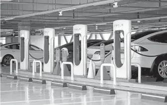  ?? ARCHIVO CUARTOSCUR­O ?? Tesla planea fabricar 20 millones de vehículos eléctricos hacia 2030