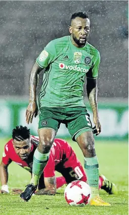  ??  ?? Mpho Makola of Pirates is challenged by Nhlanhla Vilakazi of Free State Stars.