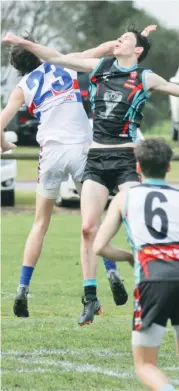  ??  ?? Cora Lynn’s Levi Munns contests the ruck against Phillip Island opponent Kane Patterson during the under 18s second semi final.