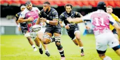  ?? | BackpagePi­x ?? VINCENT Tshituka of the Sharks charges towards the tryline on his way to scoring the first try of a 47-3 victory over Zebre yesterday.