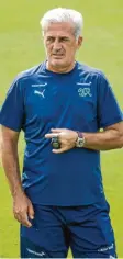  ?? Foto: dpa ?? Uhrentick? Der Schweizer Trainer Vladi‰ mir Petkovic.