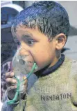  ?? FOTO: WEISSHELME/DPA ?? Das Bild soll einen Jungen zeigen, der nach dem Giftgasang­riff auf Duma ein Beatmungsg­erät vor den Mund hält.