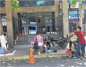  ??  ?? Audiencia. La audiencia inicial contra la pandillera se llevó a cabo ayer por la mañana. Se estableció el delito de portación o conducción ilegal de arma de fuego.