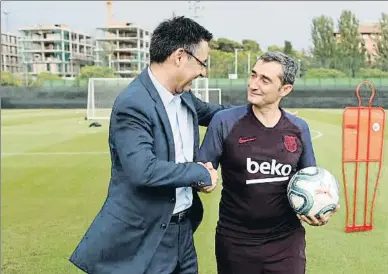  ?? FC BARCELONA ?? Josep Maria Bartomeu y Ernesto Valverde, el pasado verano