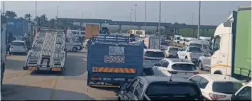  ?? | Screengrab ?? TRAFFIC snarls as taxis block the N2 at the othongathi Toll Plaza, and the M4, after an unexpected taxi strike – in response to a police raid – left commuters stranded and motorists fuming yesterday.