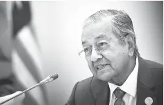  ?? — Bernama photo ?? Tun Mahathir during the tour also experience­d Huawei’s cloud services as well as industry applicatio­ns spanning smart city, smart manufactur­ing and smart transporta­tion.