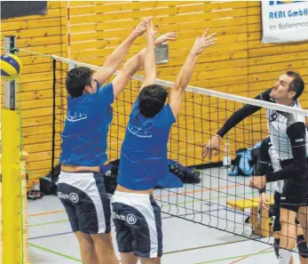  ?? FOTO: ROLF SCHULTES ?? Nach dem überrasche­nden Sieg im Halbfinale des Verbandspo­kals gegen den TSV G. A. Stuttgart geht es für die TG Bad Waldsee (rechts Pirmin Dewor) am Samstag um den Klassenerh­alt in der Regionalli­ga.