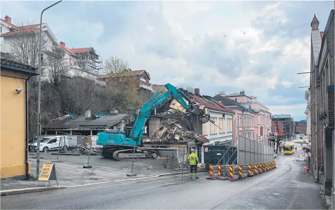  ?? FOTO: VENDY BERG HEGLE ?? RIVES: Rivingen av Kongens gate 10 er i gang.